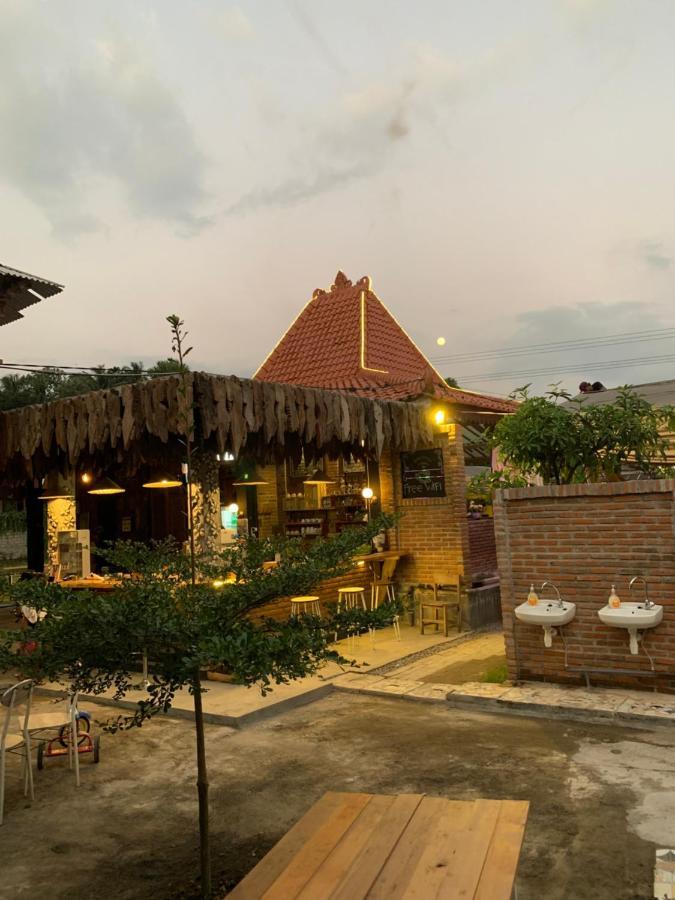 Djoglo Djatimalang Guesthouse Blitar Exterior photo