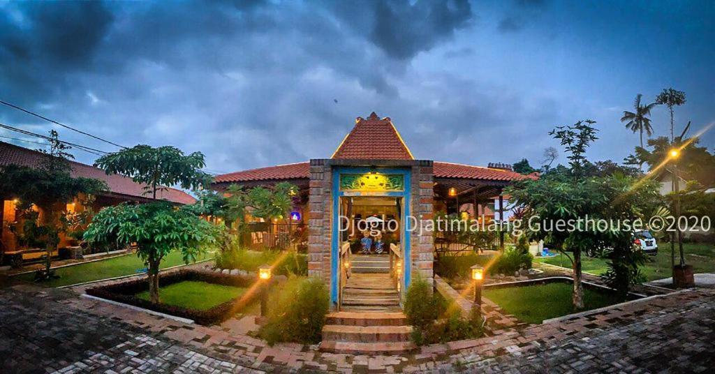 Djoglo Djatimalang Guesthouse Blitar Exterior photo