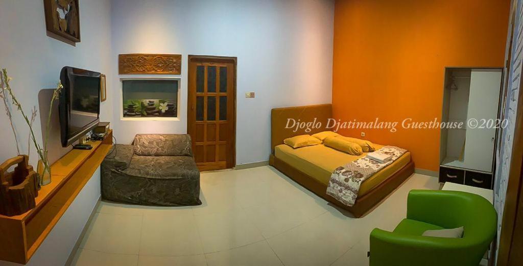Djoglo Djatimalang Guesthouse Blitar Exterior photo
