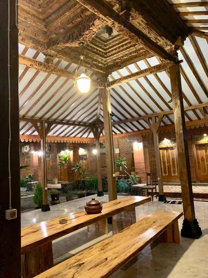 Djoglo Djatimalang Guesthouse Blitar Exterior photo