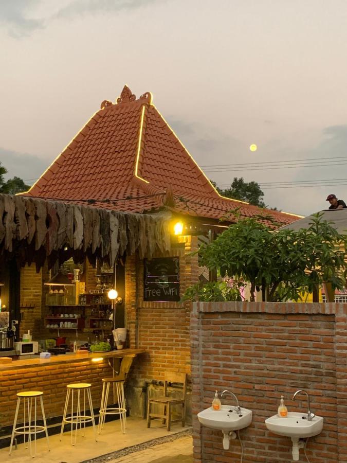 Djoglo Djatimalang Guesthouse Blitar Exterior photo